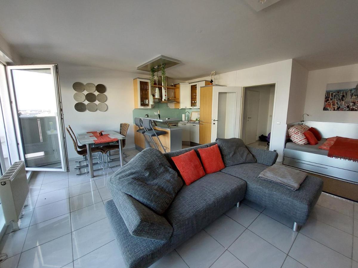 Apartament Tower With Private Terrace Next To Uno *